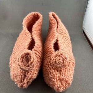 WOMENS size 9-10 Hand Knit Wool Slippers